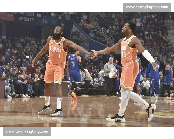 詹姆斯领衔骑士激战步行者四月初东部强强对话回顾续写常规赛精彩一战